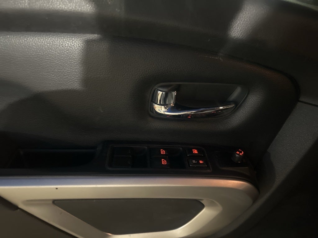 2017 Nissan Titan SV