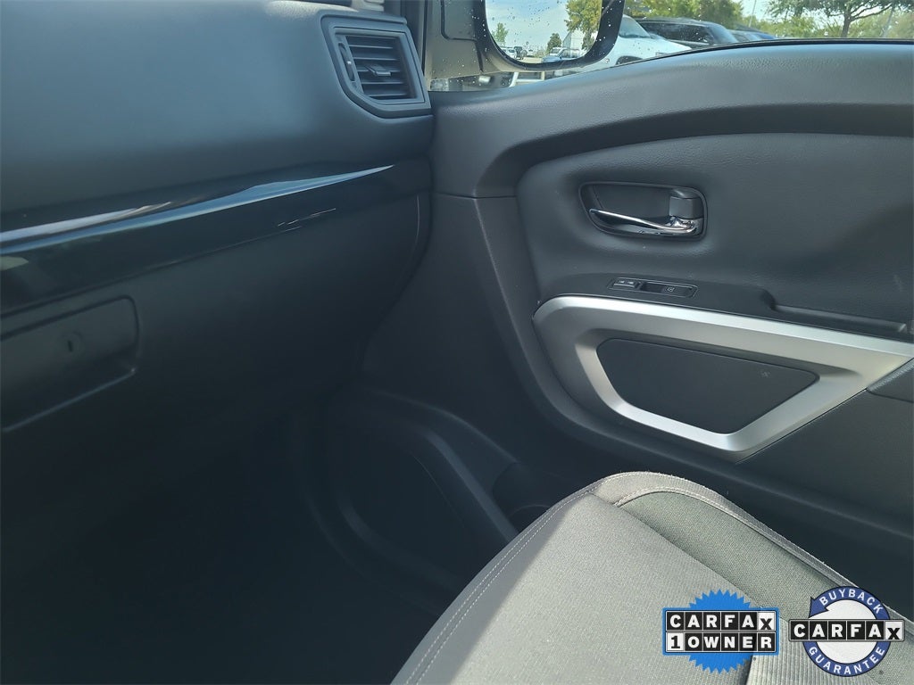 2023 Nissan Titan SV