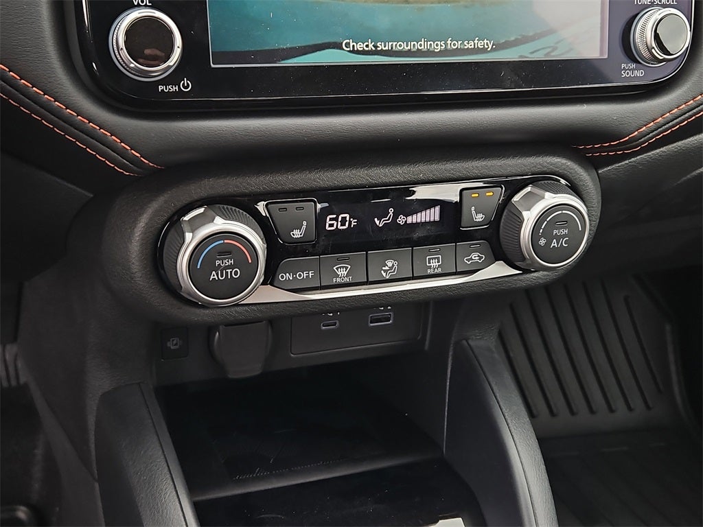 2025 Nissan Versa 1.6 SR