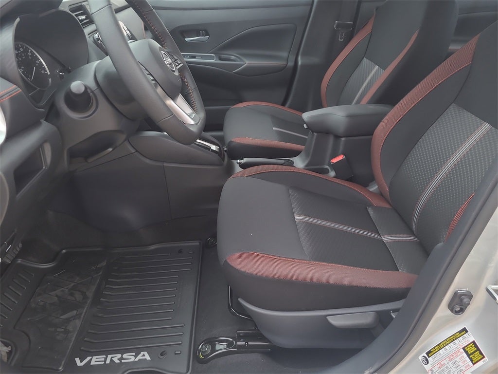2025 Nissan Versa 1.6 SR