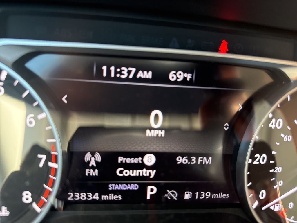 2024 Nissan Pathfinder SV