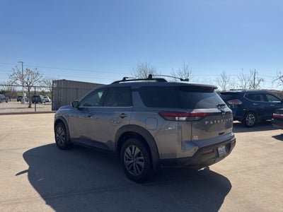 2024 Nissan Pathfinder SV