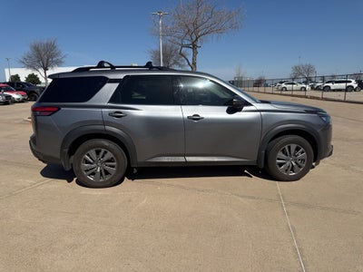 2024 Nissan Pathfinder SV