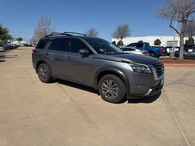 2024 Nissan Pathfinder SV