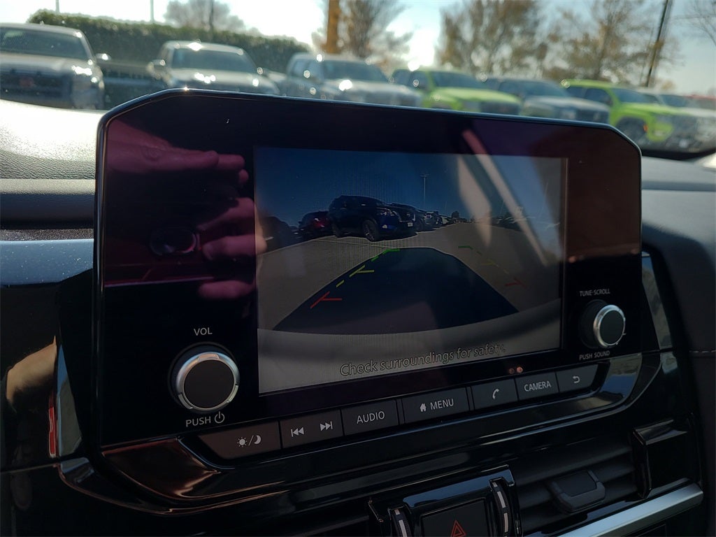 2025 Nissan Pathfinder SV