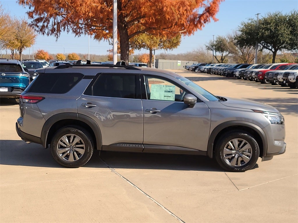 2025 Nissan Pathfinder SV