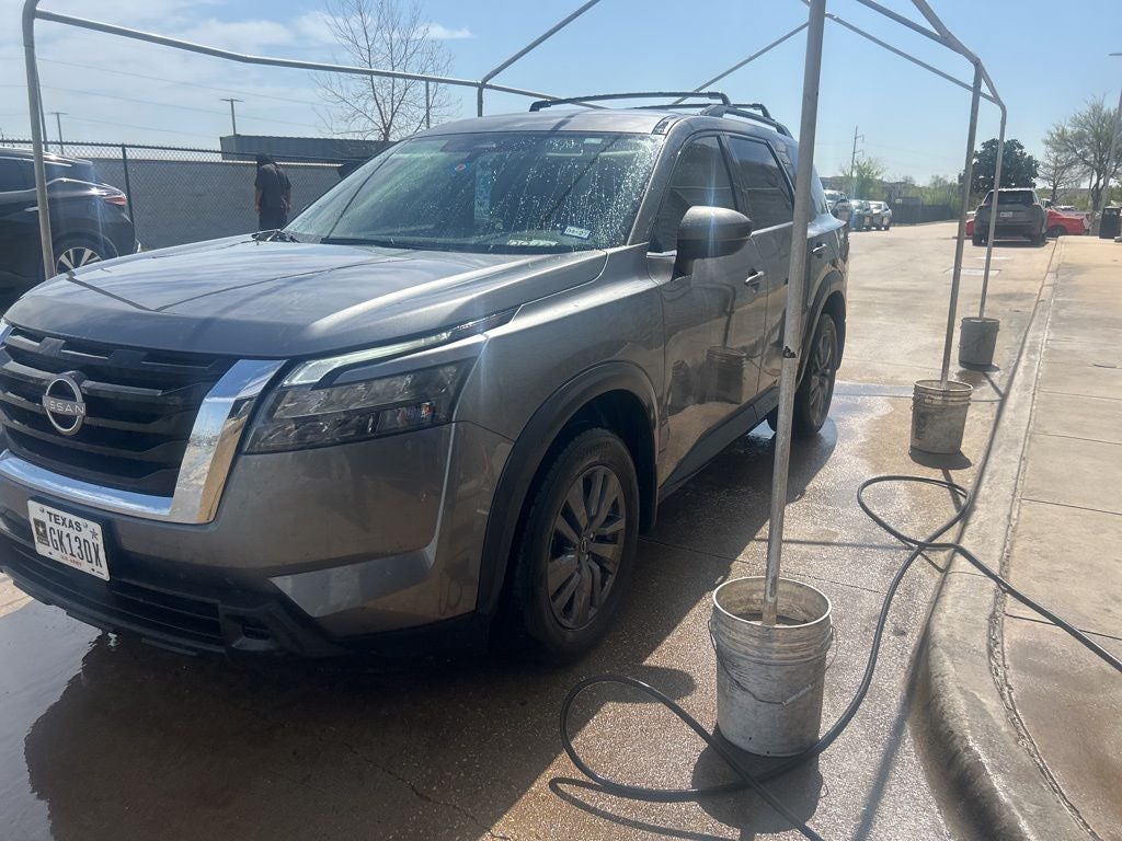 2024 Nissan Pathfinder SV