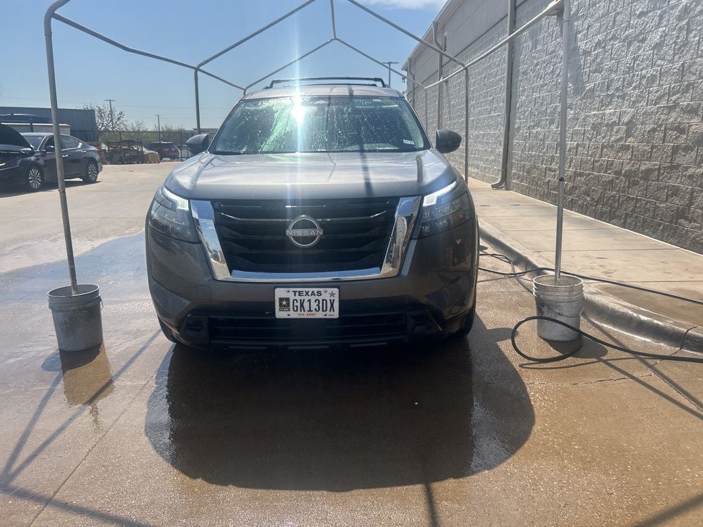 2024 Nissan Pathfinder SV