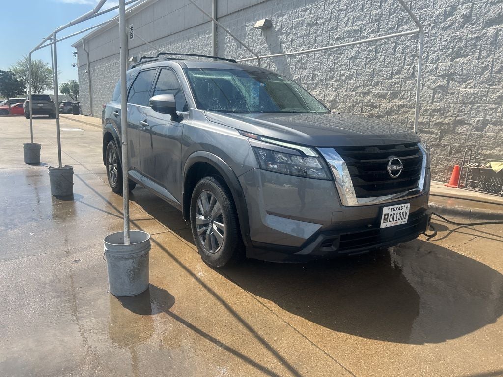 2024 Nissan Pathfinder SV