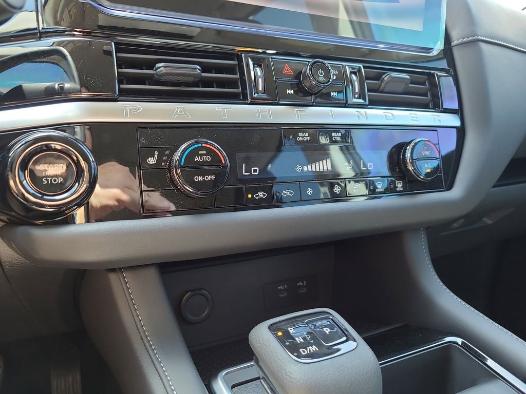 2026 Nissan Pathfinder SV