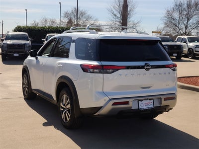 2025 Nissan Pathfinder SL