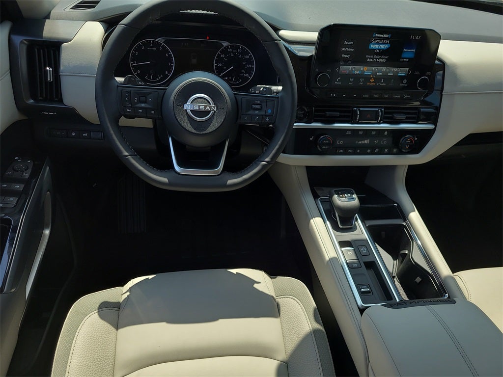 2025 Nissan Pathfinder SL