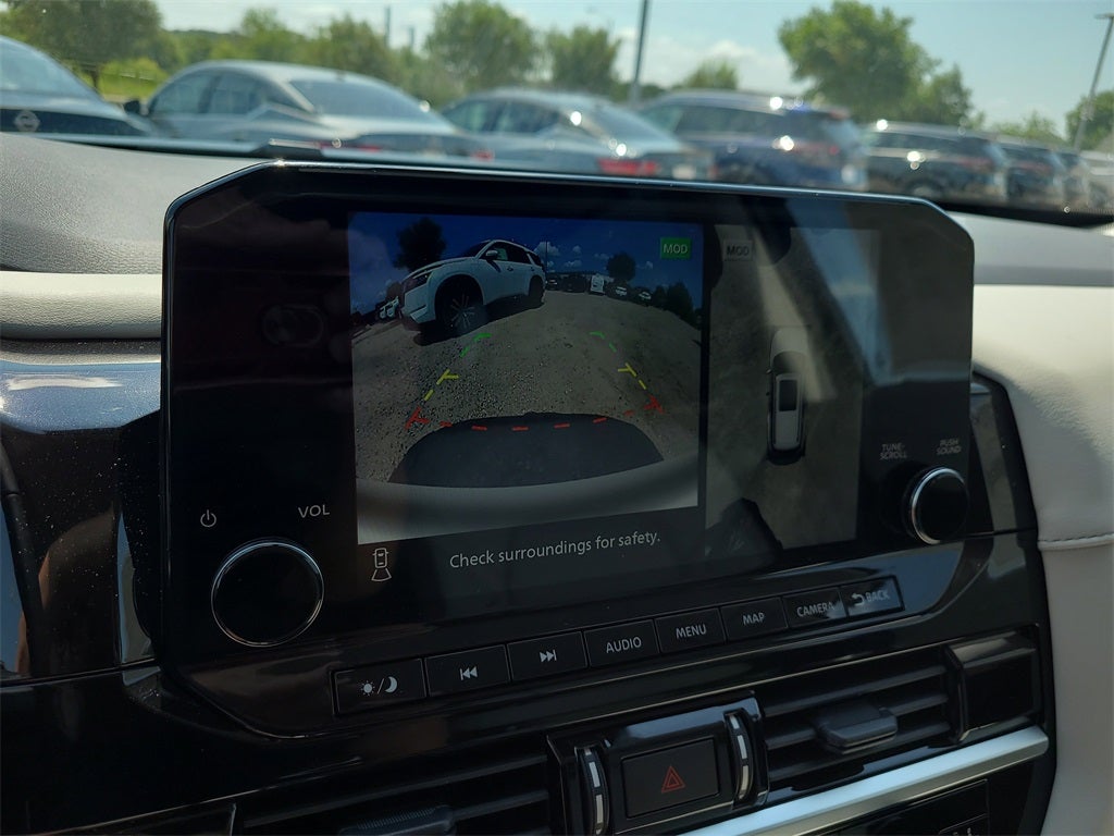 2025 Nissan Pathfinder SL