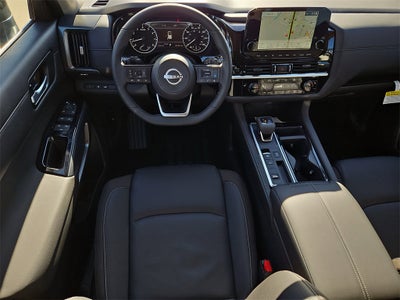 2025 Nissan Pathfinder SL