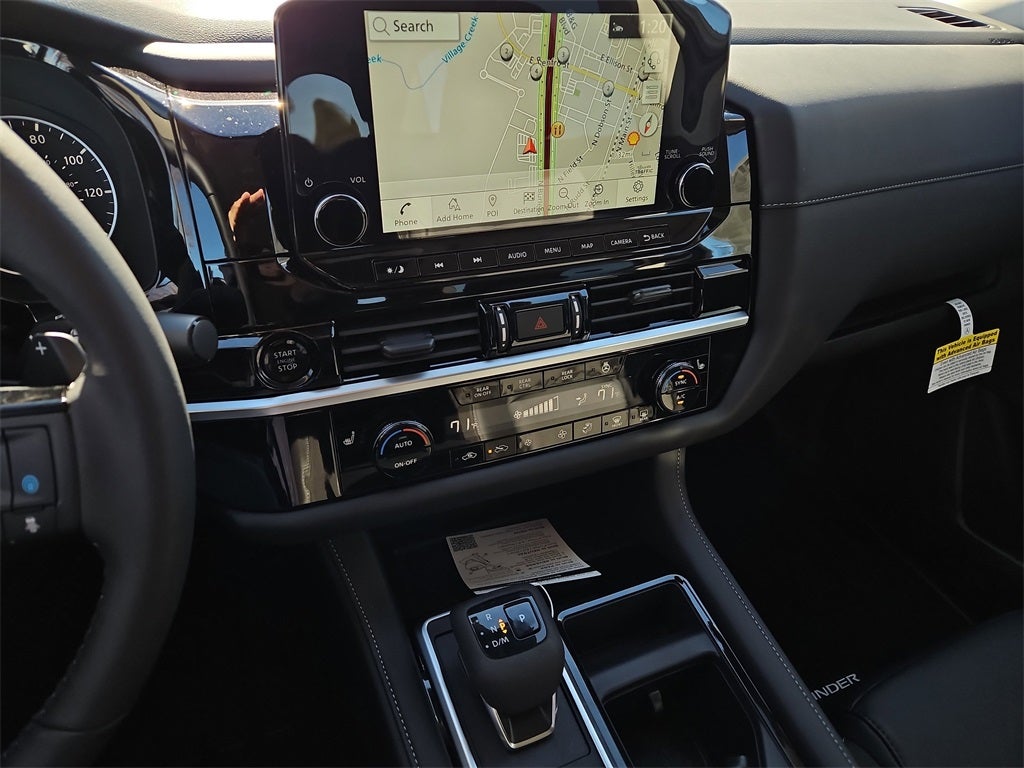 2025 Nissan Pathfinder SL