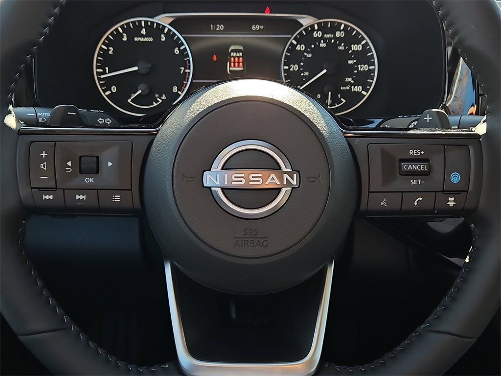 2025 Nissan Pathfinder SL