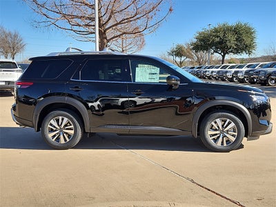 2025 Nissan Pathfinder SL