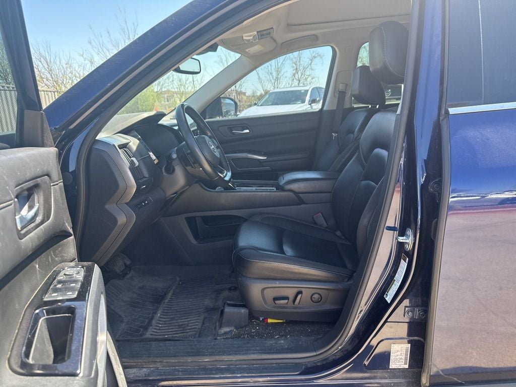 2022 Nissan Pathfinder SL