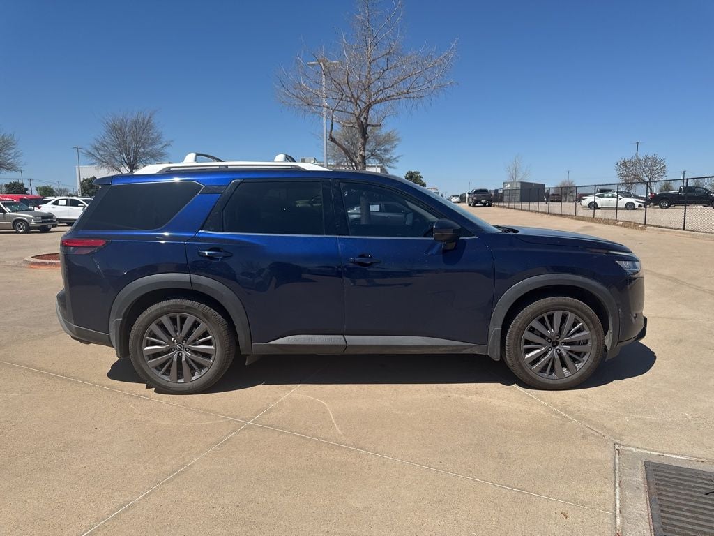2022 Nissan Pathfinder SL
