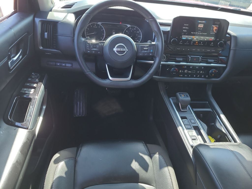 2023 Nissan Pathfinder SL