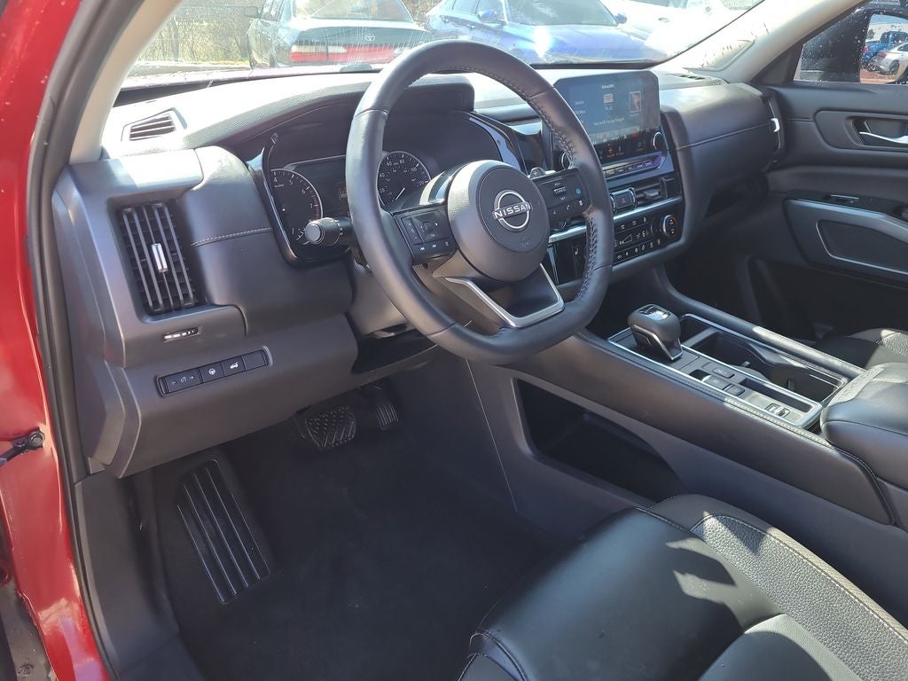 2023 Nissan Pathfinder SL