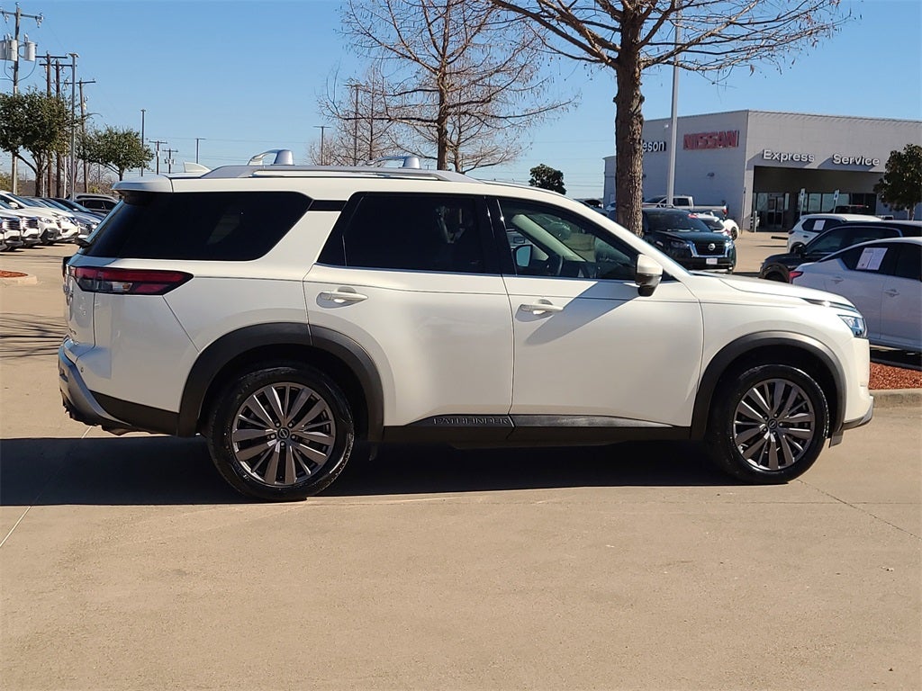 2023 Nissan Pathfinder SL