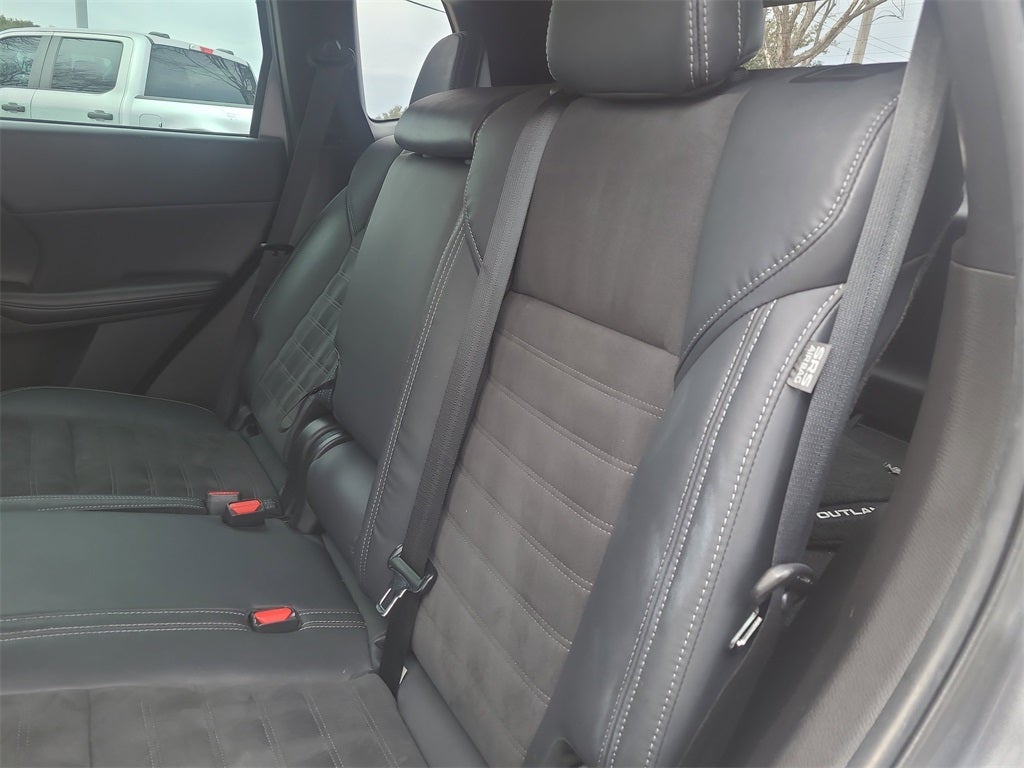 2022 Mitsubishi Outlander SE