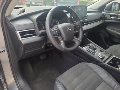 2022 Mitsubishi Outlander SE